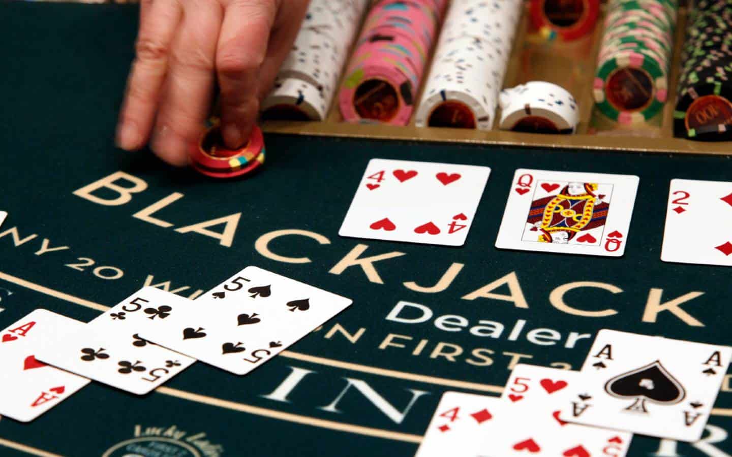Nhung lua chon quan trong trong Blackjack ban can luu y